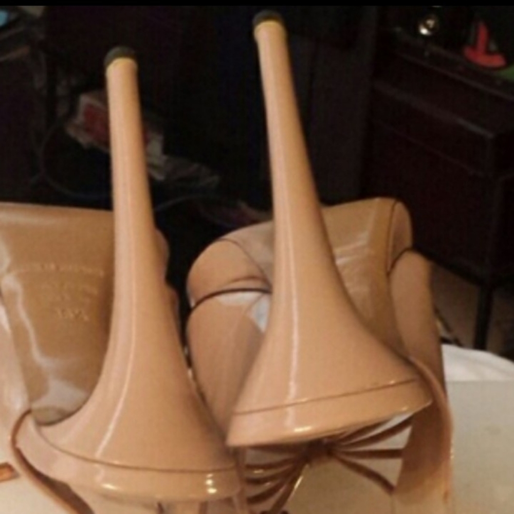 Shoe - Picture 4 of 5